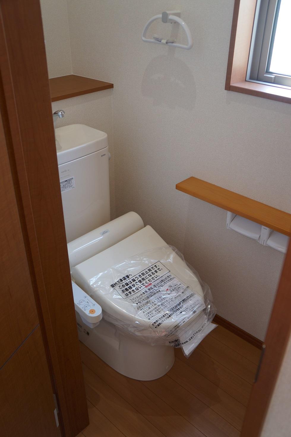 Toilet. Indoor (September 2013) Shooting