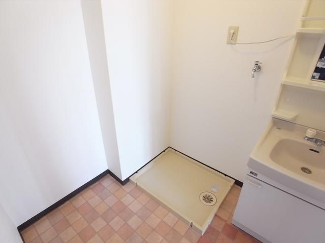 Other room space. Washing machine Storage