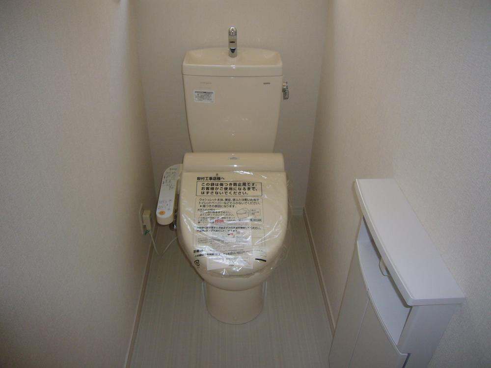 Toilet. Indoor (10 May 2013) Shooting