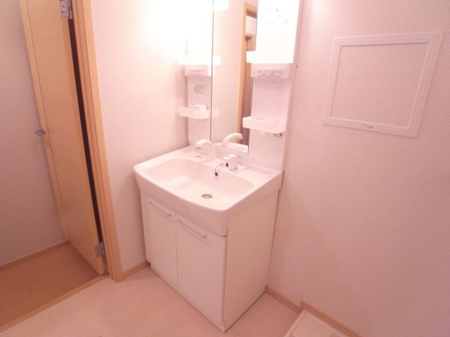 Living and room. It is the washstand