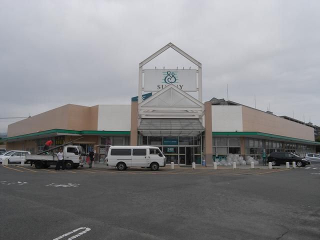 Supermarket. 680m to Sunny (super)