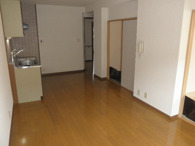 Entrance. Auto-lock equipped! ! 