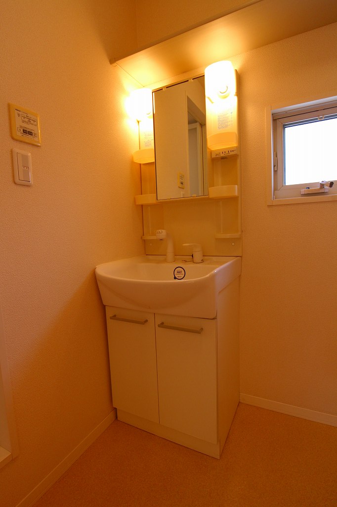 Washroom. Independent wash basin