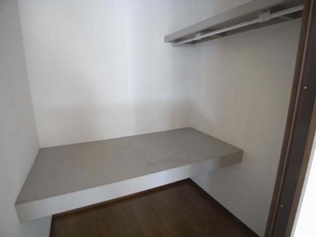 Receipt. Walk-in closet