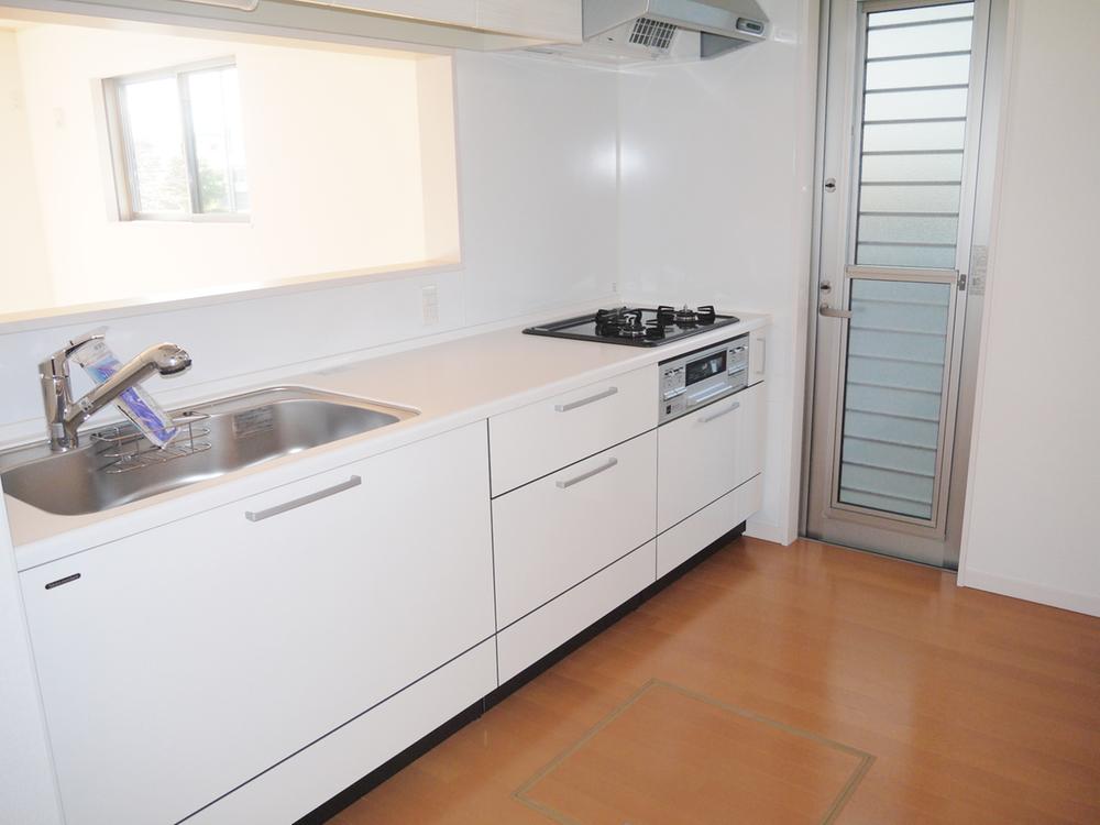 Kitchen. Local (11 May 2013) Shooting