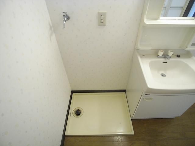 Washroom. Is Indoor Laundry Area. 