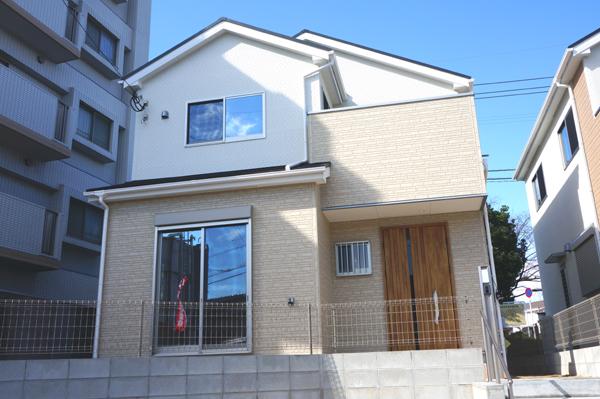 Local appearance photo. Local (11 May 2013) Shooting