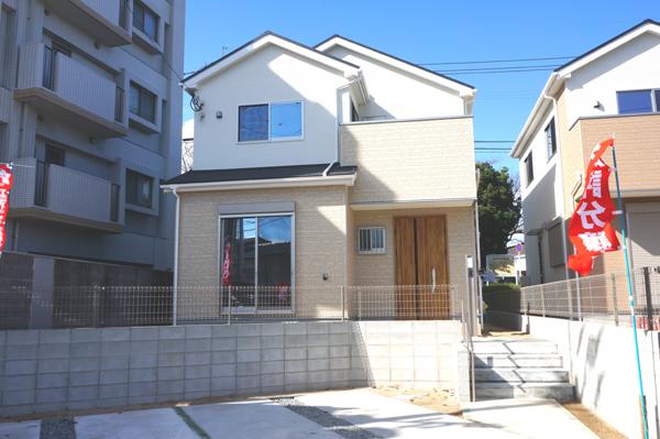 Local appearance photo. Local (11 May 2013) Shooting