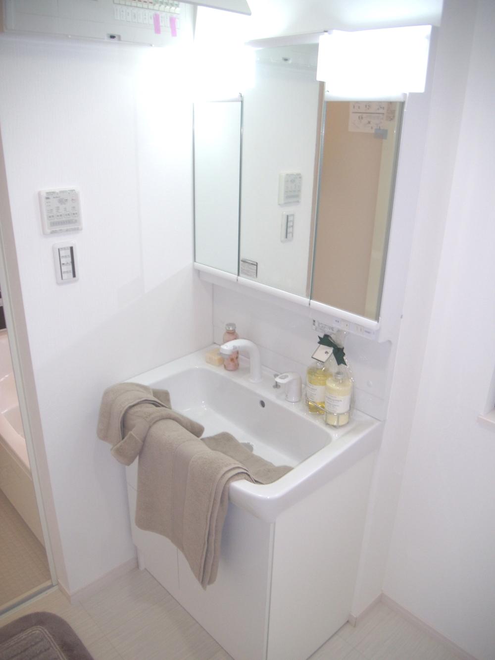 Wash basin, toilet. bathroom