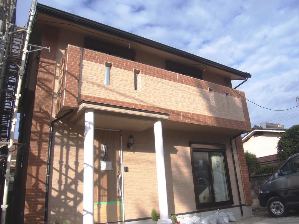 Local photos, including front road. Local (10 May 2013) Shooting