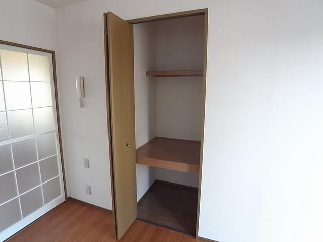 Receipt. Storage space of Western-style is.