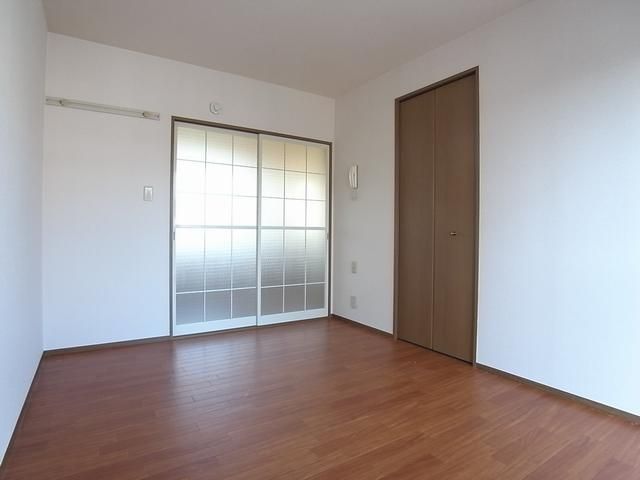 Living and room. Western is.