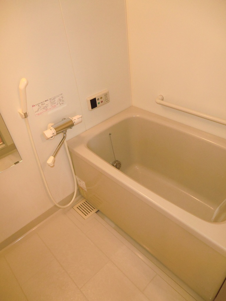 Bath. Reheating equipped