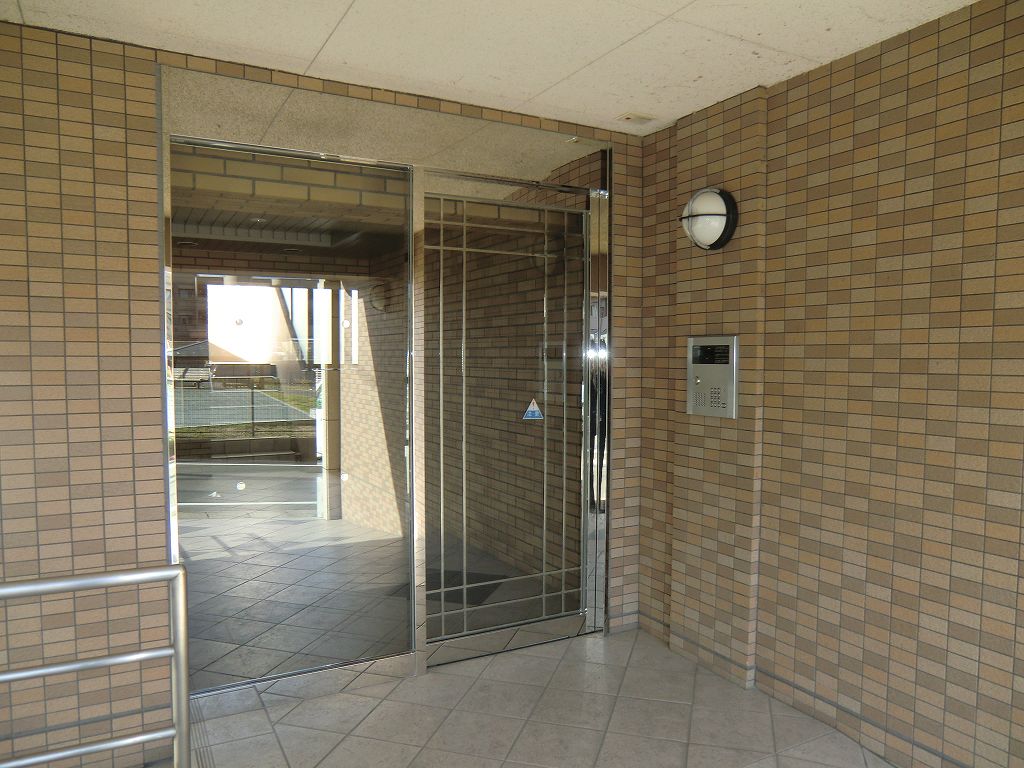 Security. Auto-lock equipped