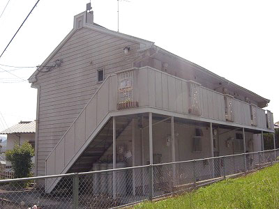 Building appearance. It stood in a quiet residential area