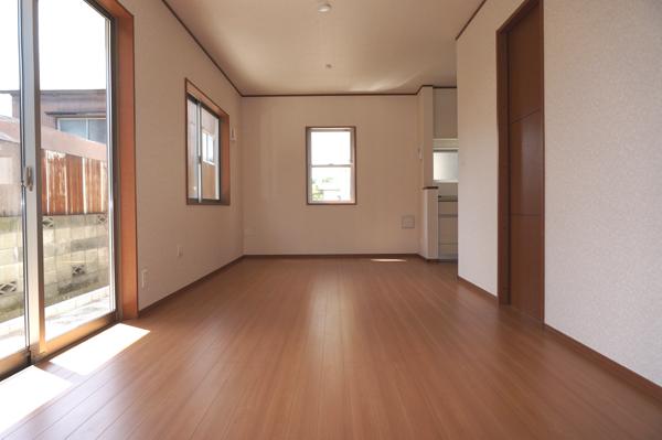 Same specifications photos (living). (Building 2) same specification