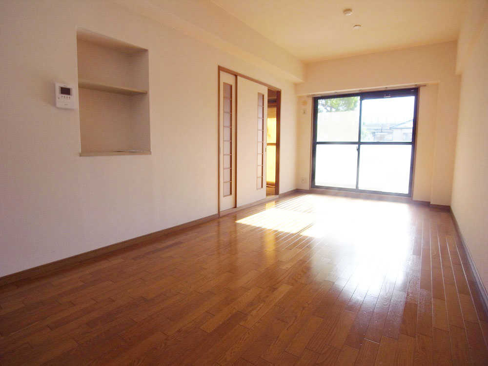 Living and room. TV monitor with Hong peace of mind