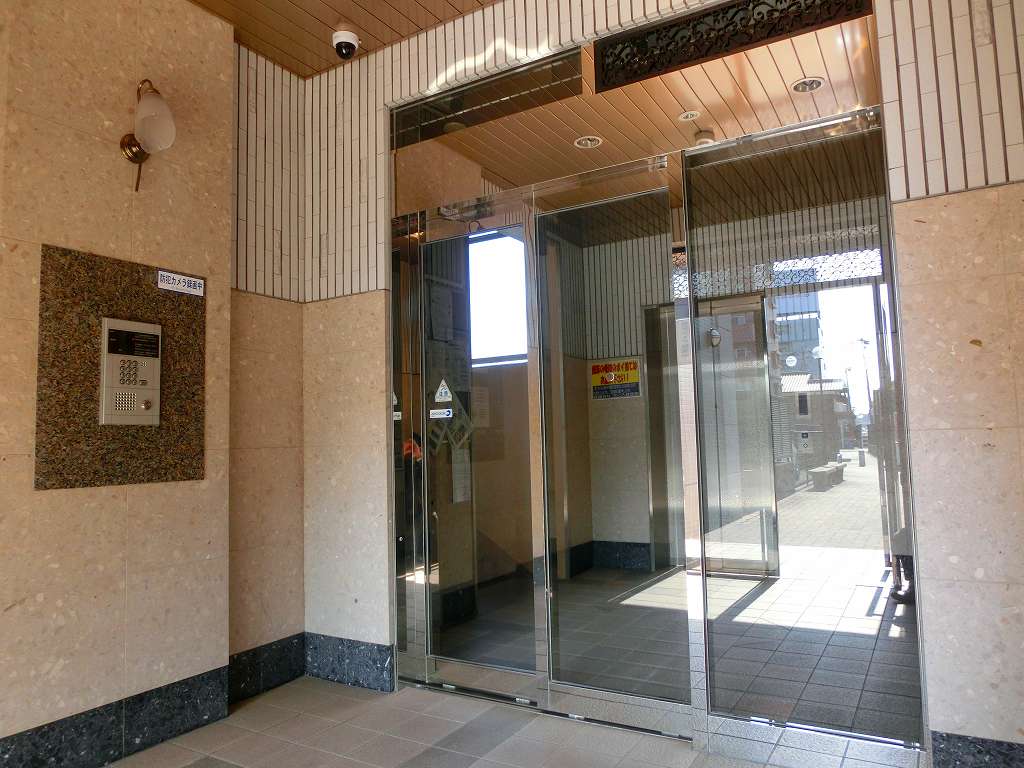 Security. Auto-lock equipped