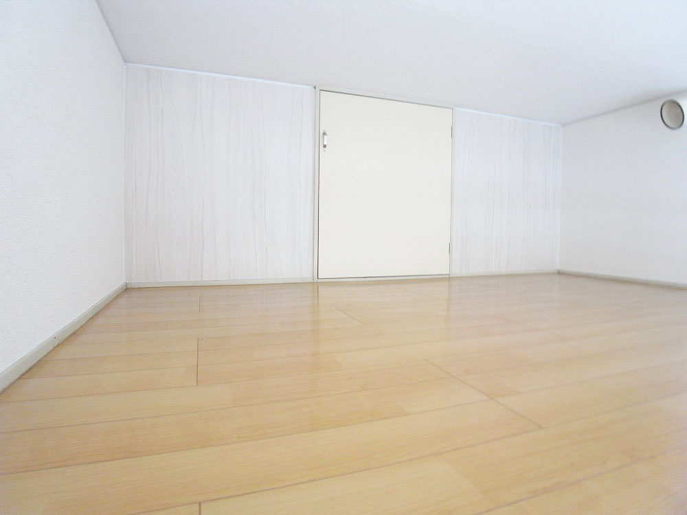 Other room space. There is also a storage space in the loft