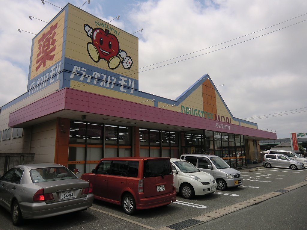 Dorakkusutoa. Drugstore Mori 750m to (drugstore)