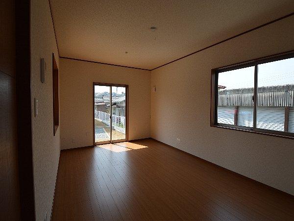 Same specifications photos (living). (1 Building) same specification