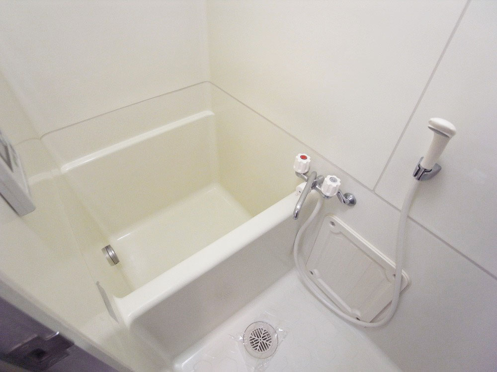 Bath. Hot water supply ・ Shower