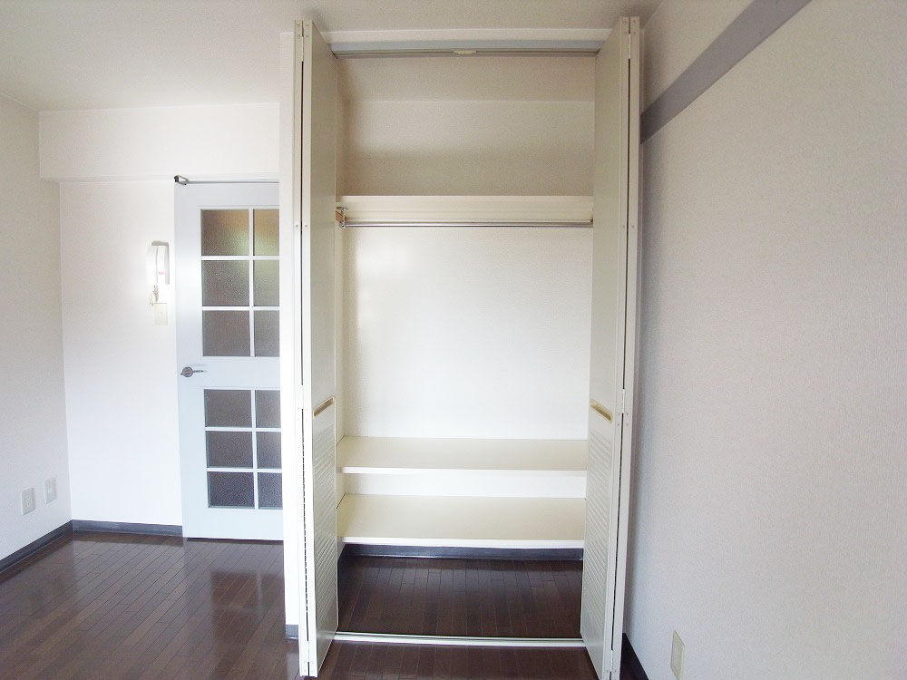 Receipt. A height closet