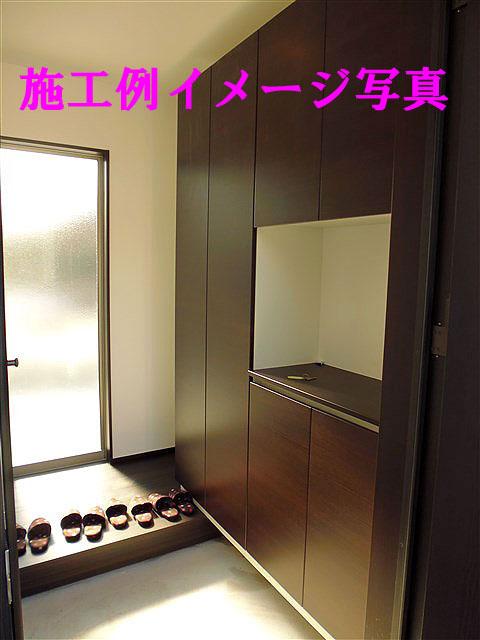 Entrance. Entrance shoe box