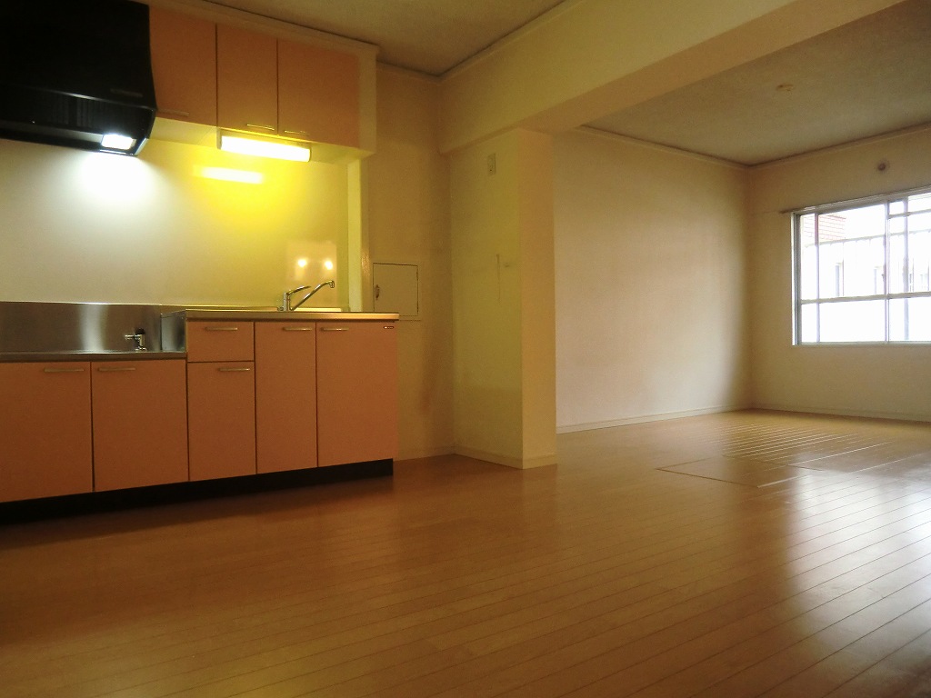 Living and room. Floor change to 3DK⇒2LDK