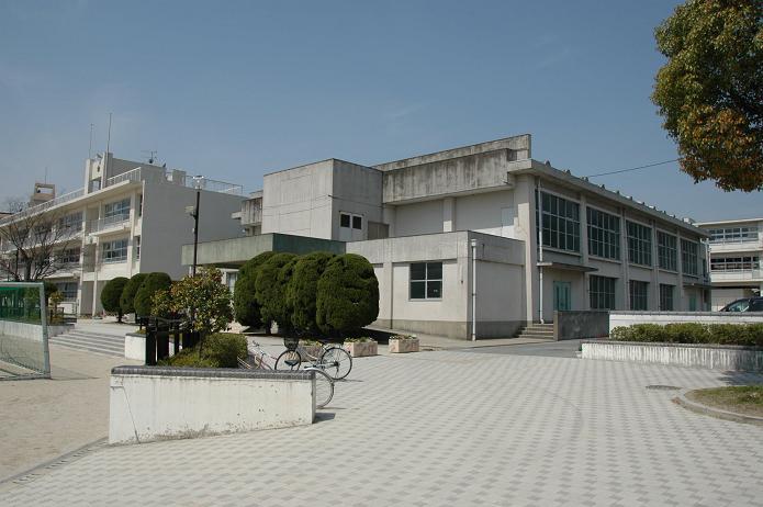 Primary school. Dazaifu Municipal Mizuki to elementary school 602m