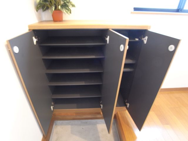 Receipt. Shoes is a box