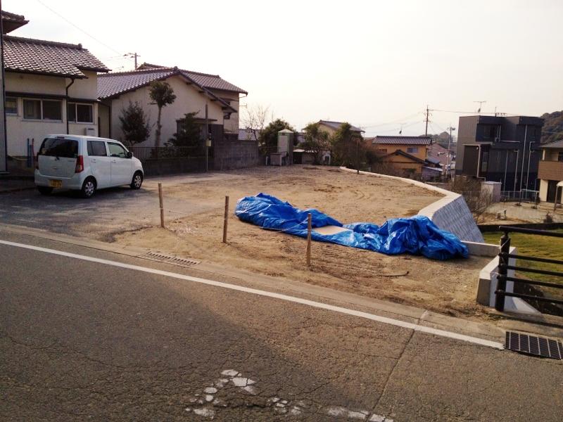 Local photos, including front road. Local (12 May 2012) shooting