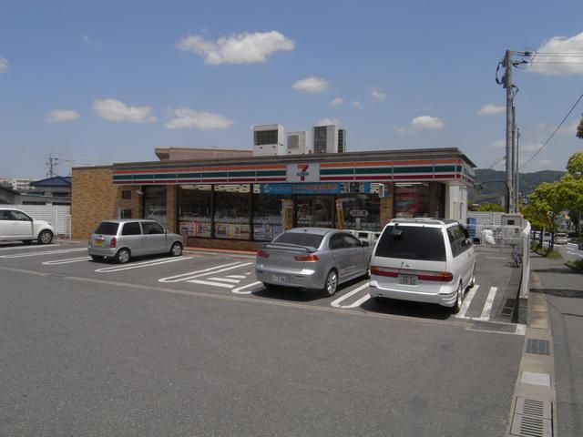 Convenience store. 390m to Seven-Eleven (convenience store)
