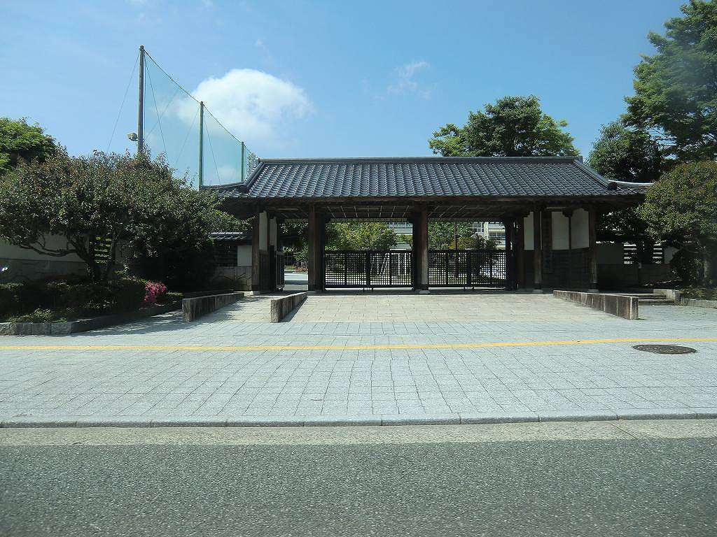 Junior high school. 1700m until the academic Institute of junior high school (junior high school)