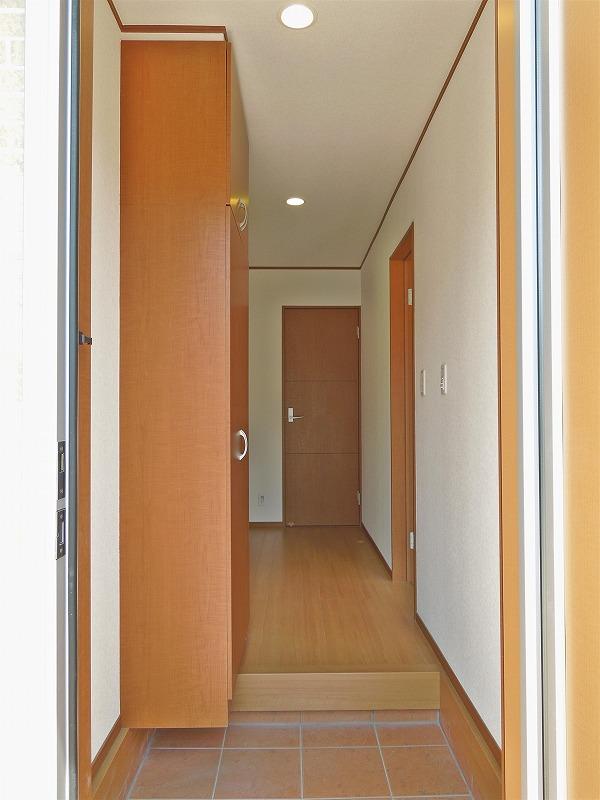 Entrance. Entrance is (^_^) / ~ Entrance of new construction, Because even brighter specification facilities new atmosphere, So there is a feeling of cleanliness is good feeling ~ (^_^) / ~