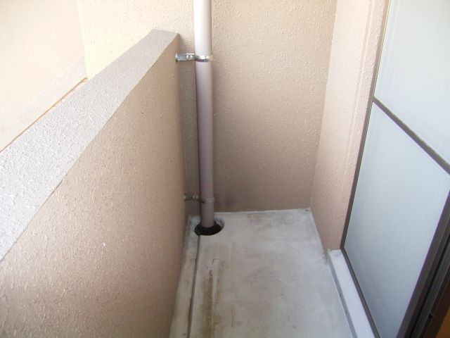 Balcony. It is a veranda.