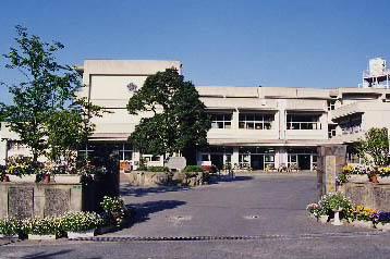 Primary school. Kokubu is 1650m popular Kokubu elementary school to elementary school