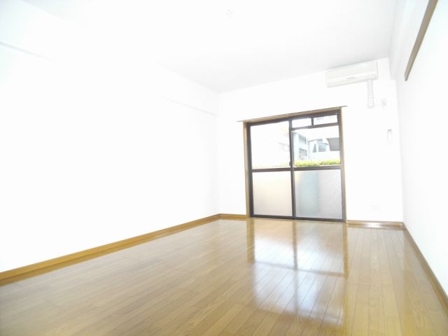 Entrance. This room from the entrance side.