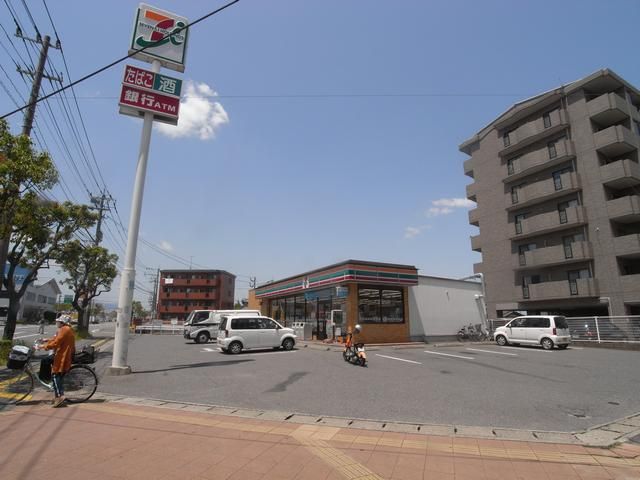 Convenience store. 1300m to Seven-Eleven (convenience store)