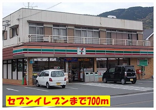 Convenience store. 700m to Seven-Eleven (convenience store)