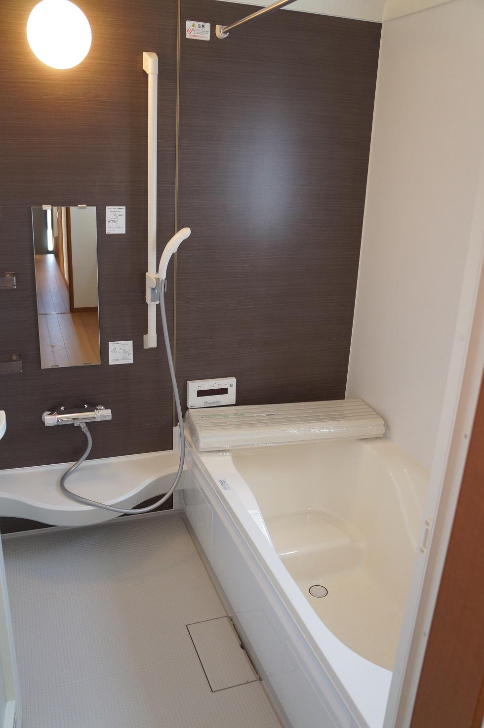 Same specifications photo (bathroom). (Building 2) same specification