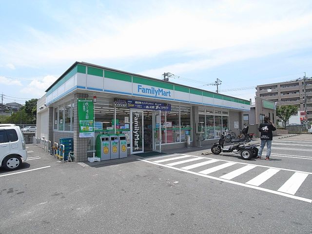 Convenience store. 520m to Family Mart (convenience store)