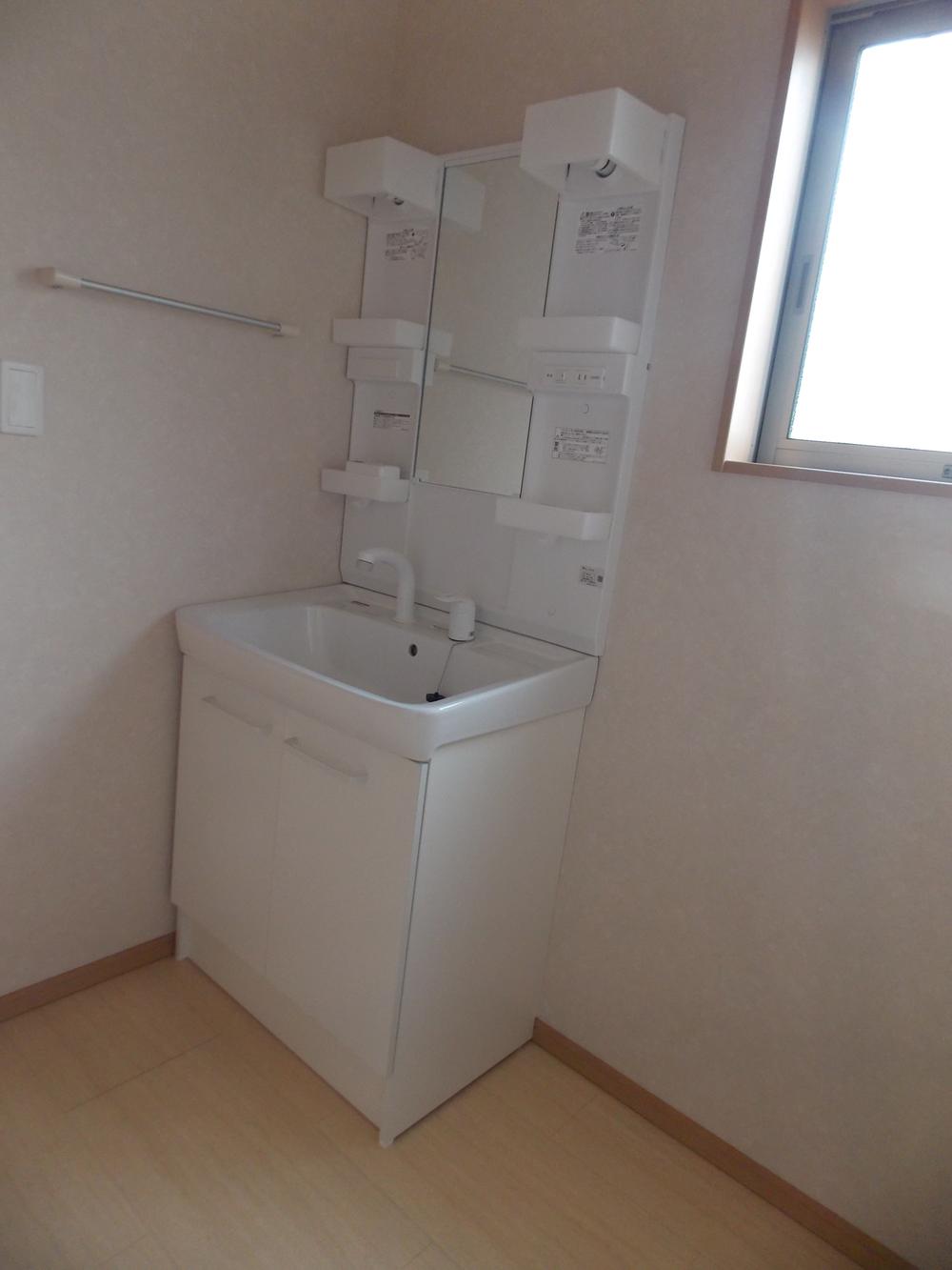 Wash basin, toilet. Indoor (12 May 2013) Shooting