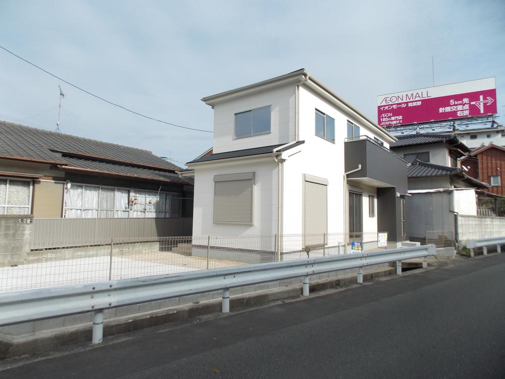 Local photos, including front road. Local (12 May 2013) Shooting