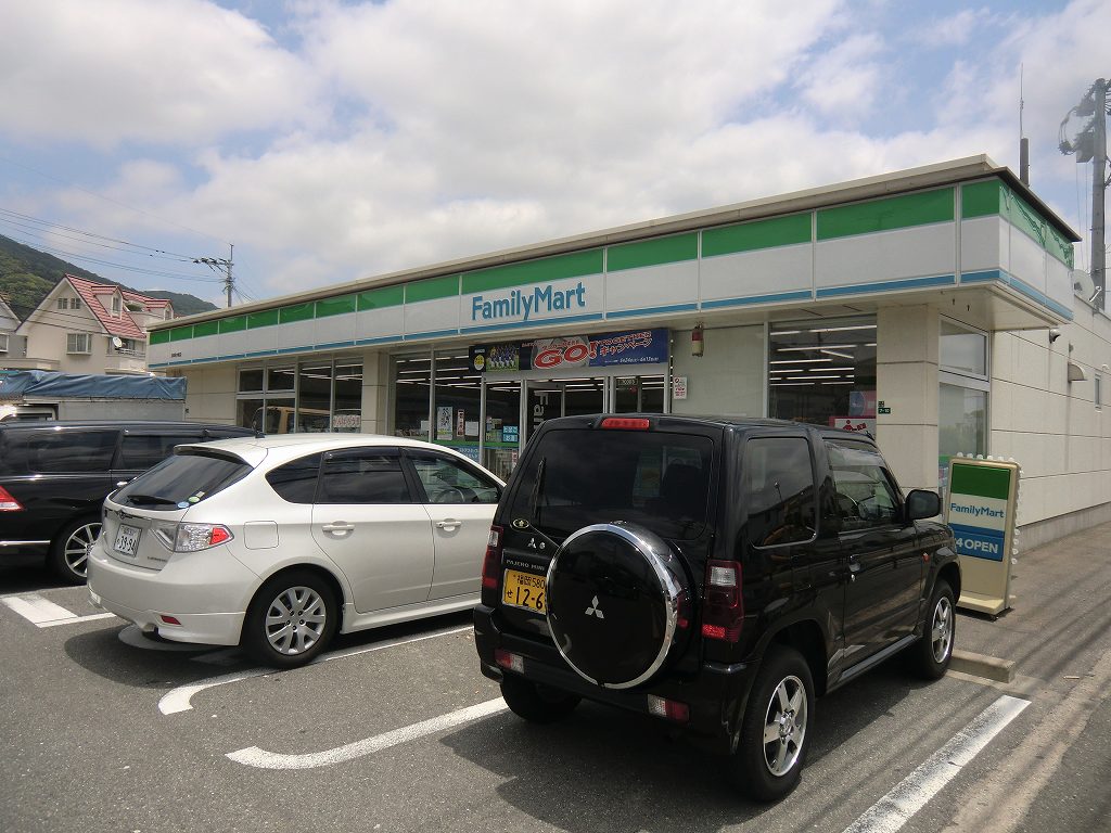 Convenience store. 450m to Family Mart (convenience store)