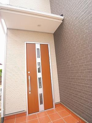 Entrance. Same specifications Photos