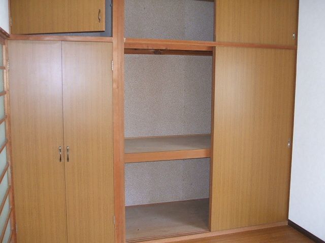 Receipt. Upper and lower storage