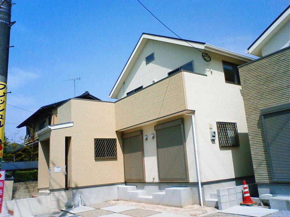 Local appearance photo. Local (April 2012) shooting