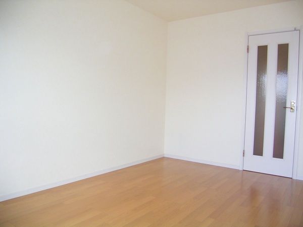 Living and room. Western is.