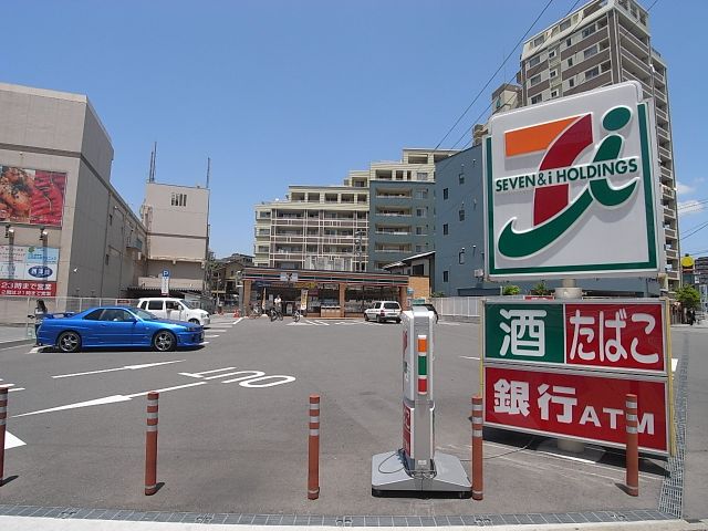 Convenience store. 950m to Seven-Eleven (convenience store)